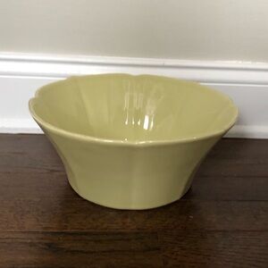 Primagera Pastel Lime Green Flower Petal 10”x4” Easter/Spring Serving Bowl NWOT